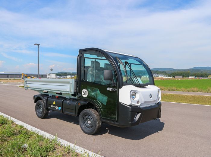 Goupil G4 Stedele Pritsche 06 auf der Straße, mit einem Feld im Hintergrund