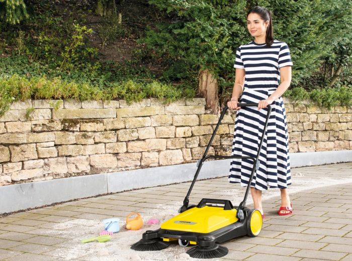 Kärcher Kehrmaschine : Saubere und gepflegte Gartenflächen