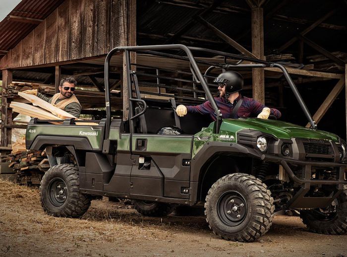 2017 Kawasaki Mule Pro-FX EPS in Houston, Texas, präsentiert sich in einem robusten Design und vielseitiger Funktionalität