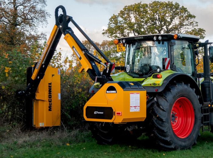 Mcconel 67 Serie: Kraftvoller Traktor mit markanter Front