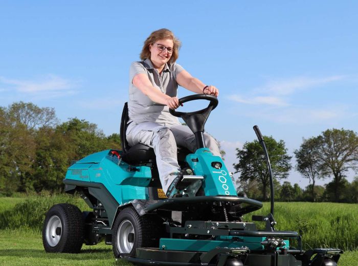 Remarc Frontmäher Tourno Kingsize 4WD entdecken und leistungsstarke Pflege für große Flächen genießen