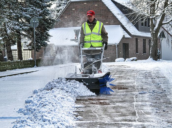 Tielbürger TK48Pro Winter entdecken und Schnee zuverlässig von Straßen und Wegen entfernen