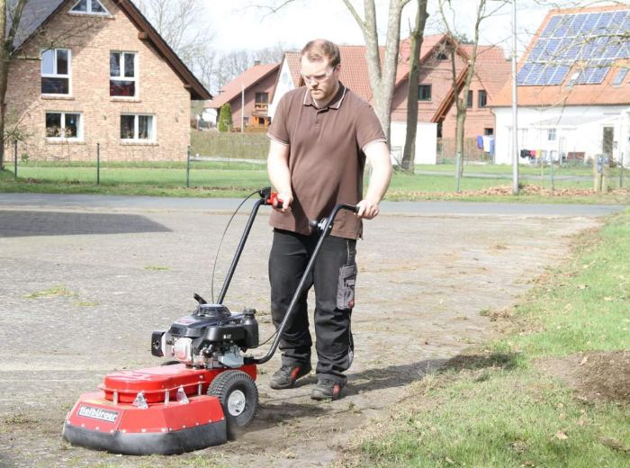 Tielbürger Wildkrautbürste TW50S entdecken und Unkraut auf Gehwegen effizient entfernen
