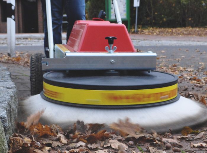 Westermann WR870 Akku Pro – Ihr Helfer für den gepflegten Gehweg